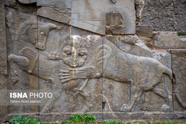 Iranian people visiting Persepolis under the rain 41