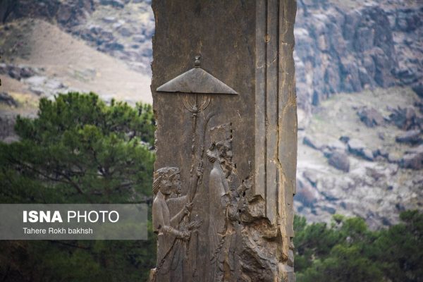 Iranian people visiting Persepolis under the rain 43