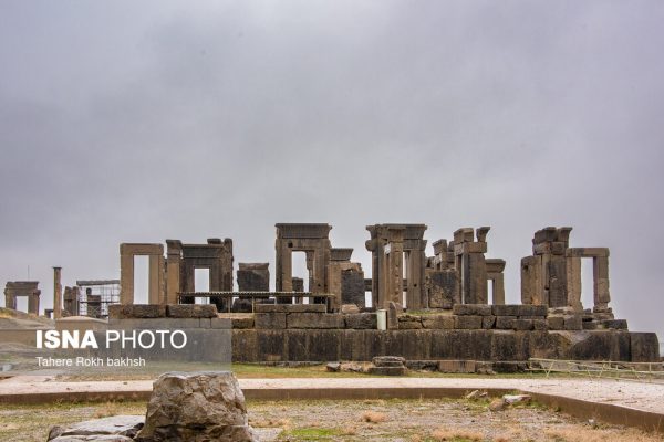 Iranian people visiting Persepolis under the rain 46