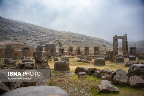 Iranian people visiting Persepolis under the rain 5