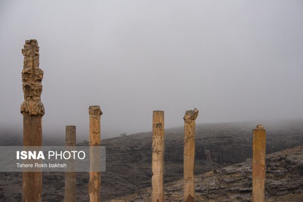 Iranian people visiting Persepolis under the rain 50