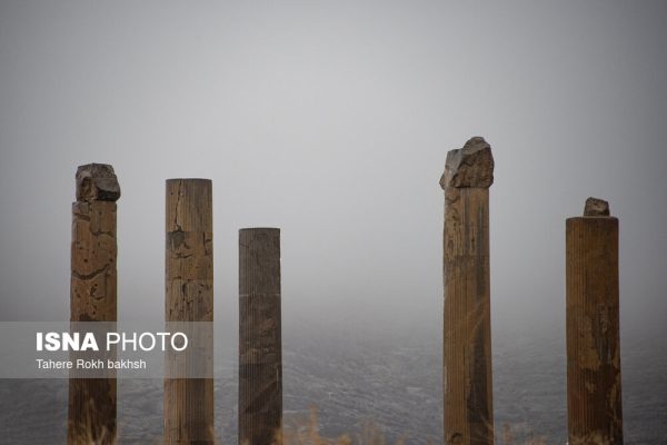 Iranian people visiting Persepolis under the rain 51