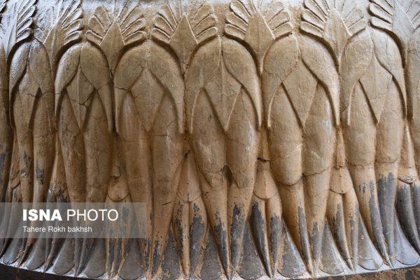 Iranian people visiting Persepolis under the rain 52