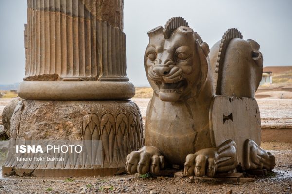 Iranian people visiting Persepolis under the rain 54