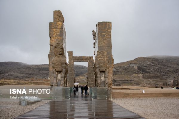 Iranian people visiting Persepolis under the rain 55