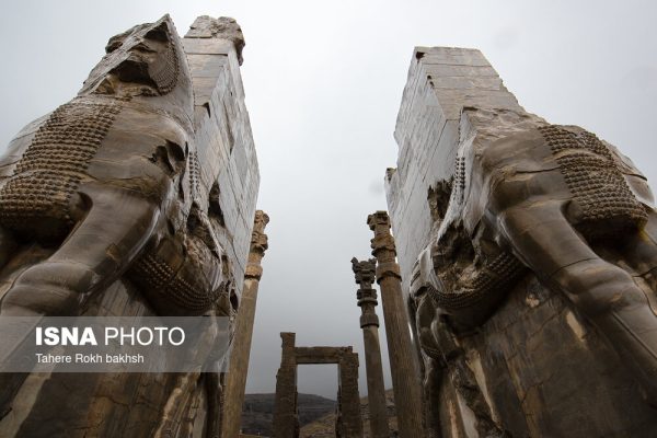 Iranian people visiting Persepolis under the rain 62