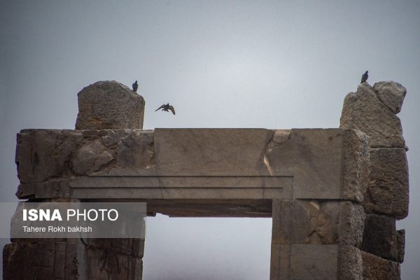 Iranian people visiting Persepolis under the rain 7