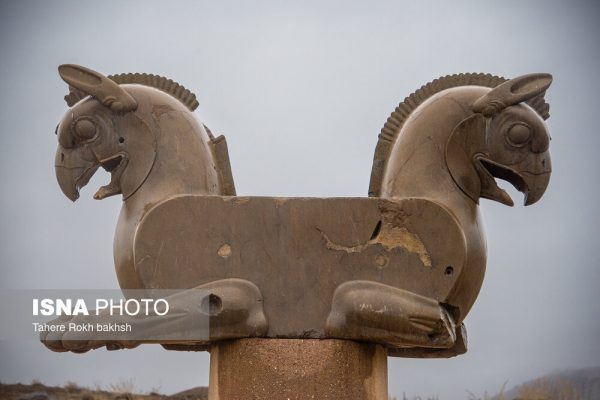 Iranian people visiting Persepolis under the rain 9