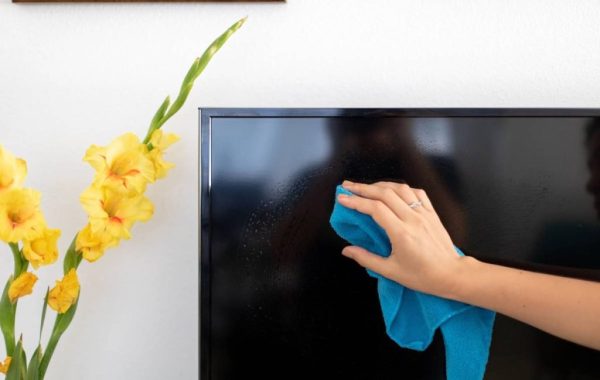 The best way to clean the TV 4