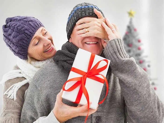 چگونه زن خود را خوشحال کنیم؟ ۱۵ راز خوشحال کردن همسر