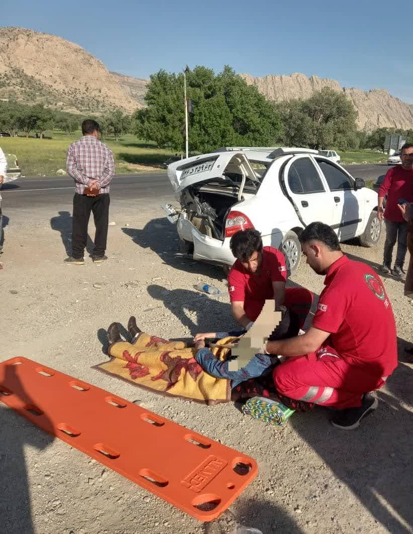 برخورد هولناک پژو ۲۰۶ و تیبا در کیلومتر ۳۰ جاده قائمیه-شیراز