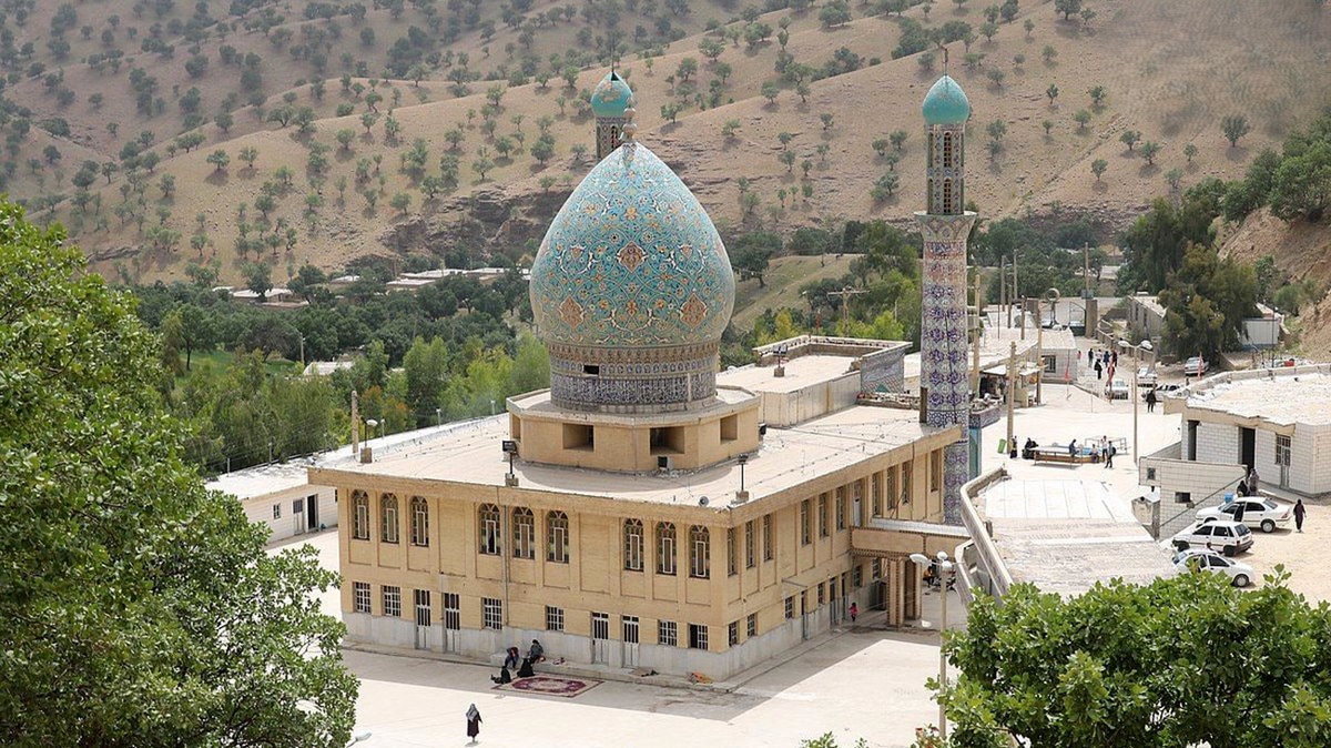 سرقت شبانه و تخریب مقبره امام‌زاده سلطان محمود در معصوم‌آباد مرودشت+فیلم