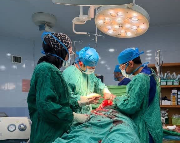 جراحی موفقیت‌آمیز توده 17 سانتی‌متری کلیه در فسا/هشدار دکتر شاهین راسخ به شهروندان