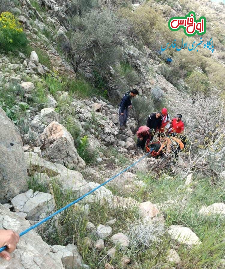 سقوط مرگبار نیسان از کوه‌های دوان کازرون با 3 قربانی