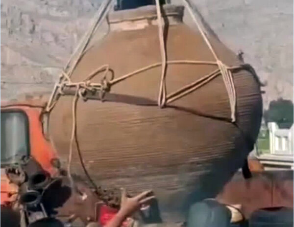 واکنش میراث فرهنگی فارس به کشف خمره طلا و سکه در ارسنجان