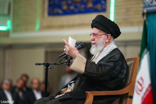 رهبر انقلاب :کارگران، سرمایه‌های اصلی تولید هستند/ مصرف کالاها و جنس ایرانی باید به یک فرهنگ در کشور تبدیل شود
