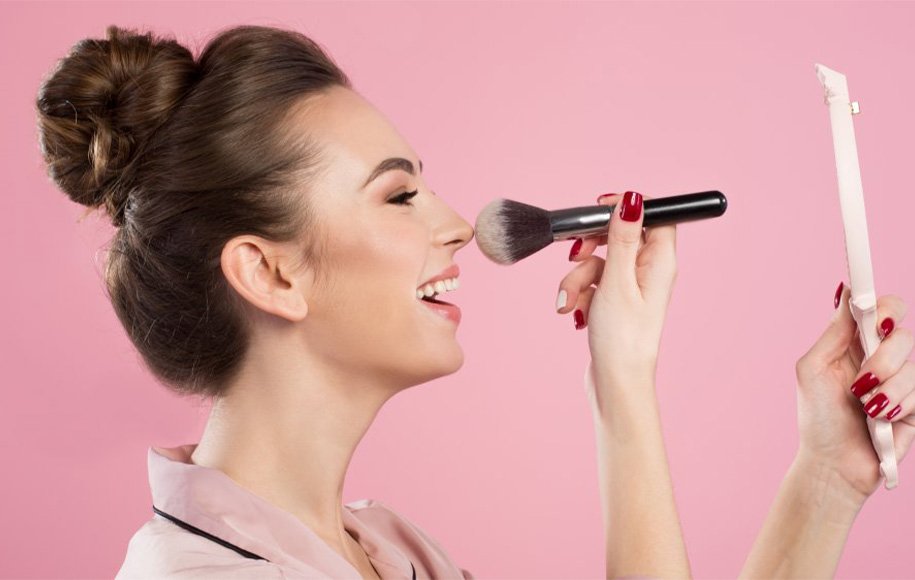 ویژگی شخصیتی افرادی که زیاد آرایش می کنند