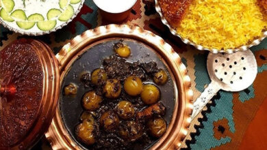خورشت گوجه سبز با مرغ