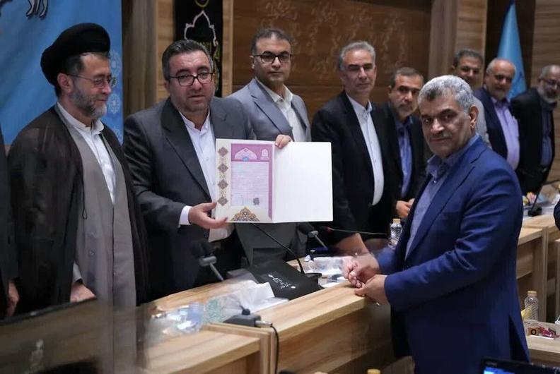 اسناد رسمی تک‌برگ تخت‌جمشید، باغ ارم، سد درودزن و دریاچه پریشان صادر و تحویل شد
