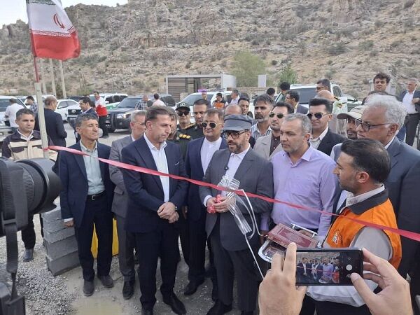 با حضور استاندار فارس: روکش آسفالت محور فیروزآباد-کوار افتتاح شد 
