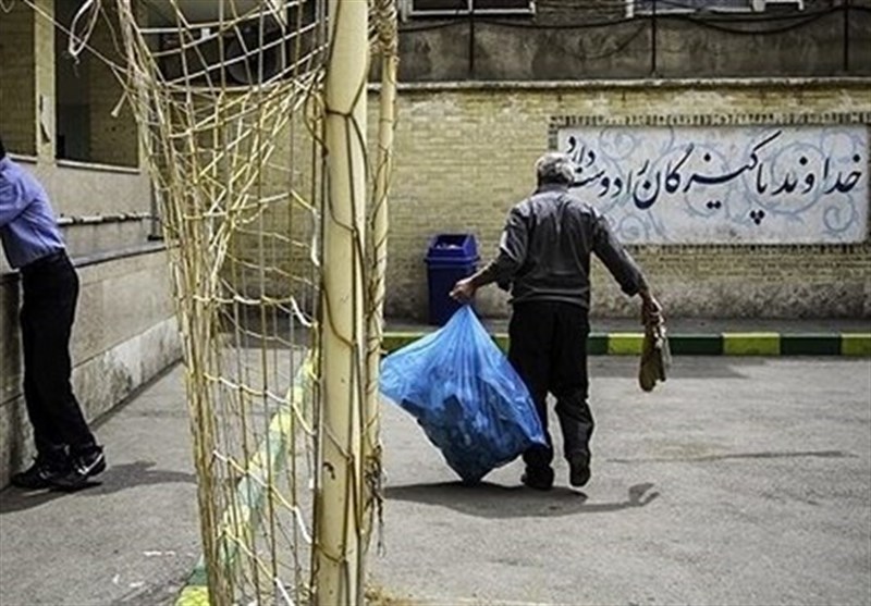 درخواست سراسری خدمتگزاران و سرایداران مدارس برای بهبود معیشت و حقوق