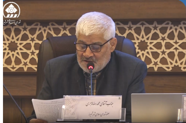 انتقاد شدید عضو شورای شهر از نادیده گرفتن شهردار شیراز در جشنواره شهید رجایی: نتایج این جشنواره سیاسی است!