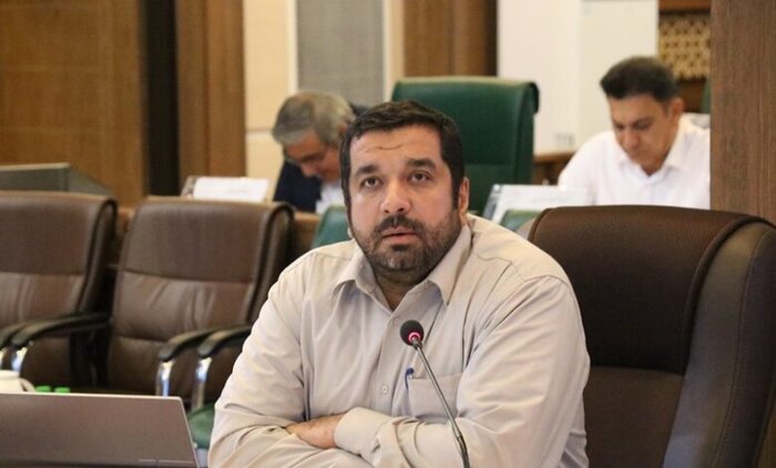 اعتراض تند عضو شورا به رئیس: «یاوران شورا غیرقانونی است؛ چرا دستور انحلال را اجرا نمی‌کنید؟