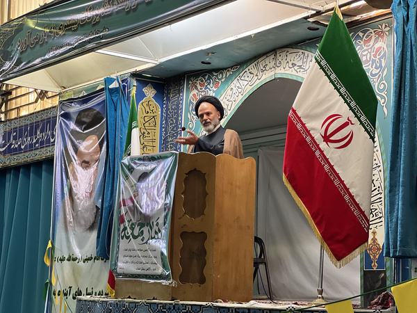 امام جمعه اقلید: وام‌های میلیاردی با قسط ۲ میلیونی به کارکنان بانک ها مصداق «بی‌عدالتی» است