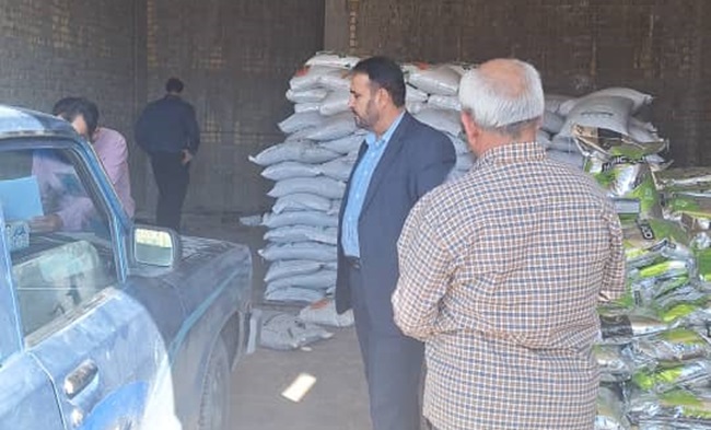 کشف ۴۵ تن کود شیمیایی تقلبی از دو انبار متروکه در شهرستان خرامه