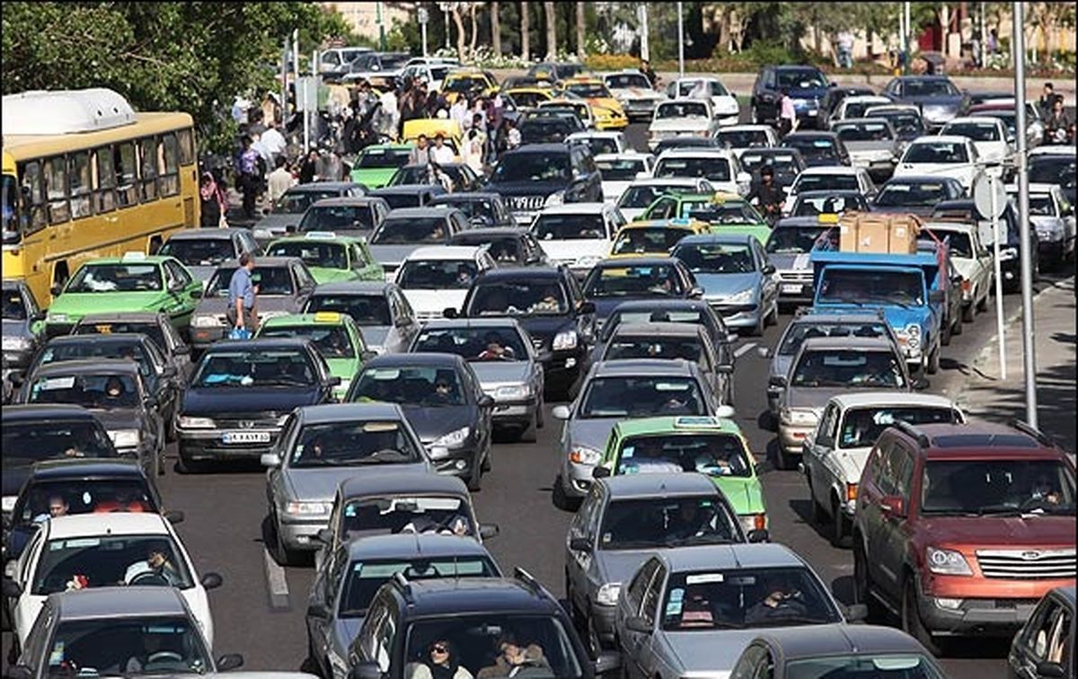 تصاویری از وضعیت بحرانی ترافیک در تقاطع خیابان کسایی و خلبانان شیراز