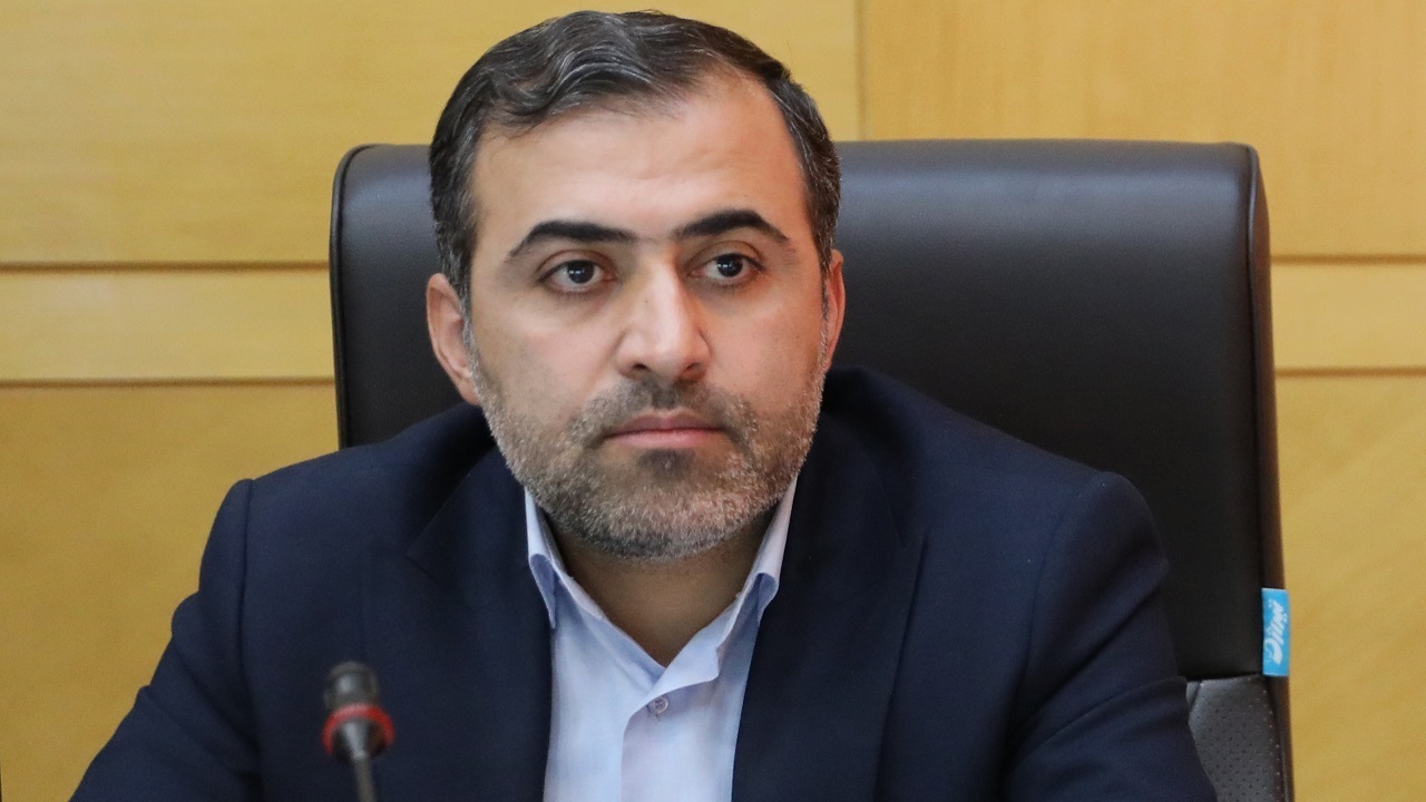 نماینده شیراز: بحث تغییر قیمت بنزین در مجلس مطرح نیست،دولت اختیار دارد