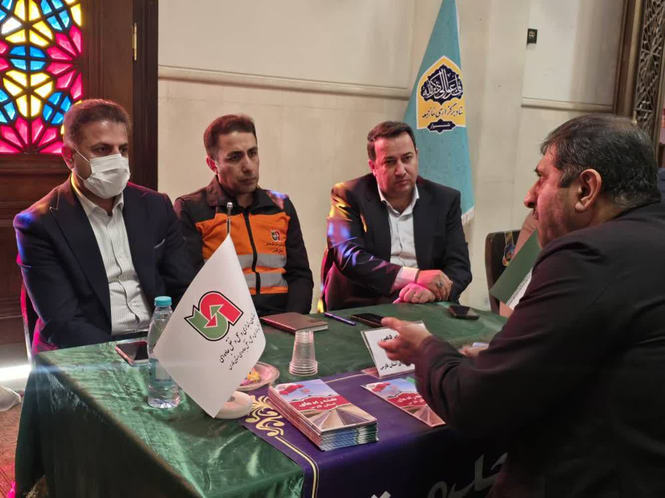 حضور مدیرکل راهداری و حمل و نقل جاده‌ای فارس در "میز خدمت" حرم مطهر شاهچراغ (ع)