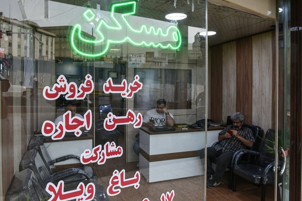 انتقاد تند اصناف از سامانه‌های «خودنویس» و «کاتب»: غیرقانونی‌اند و فعالیت مشاوران املاک را فلج کرده‌اند