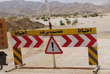 محور لارستان به لامرد به علت آبگرفتگی مسدود شد