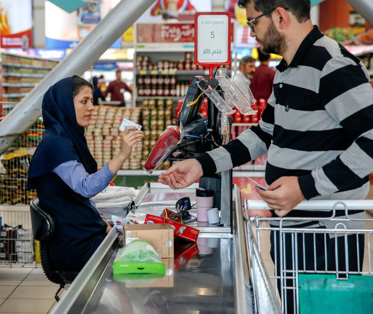 برنج را از سفره‌ کارگران حذف کردید؛ دادن کالابرگ افتخار ندارد !