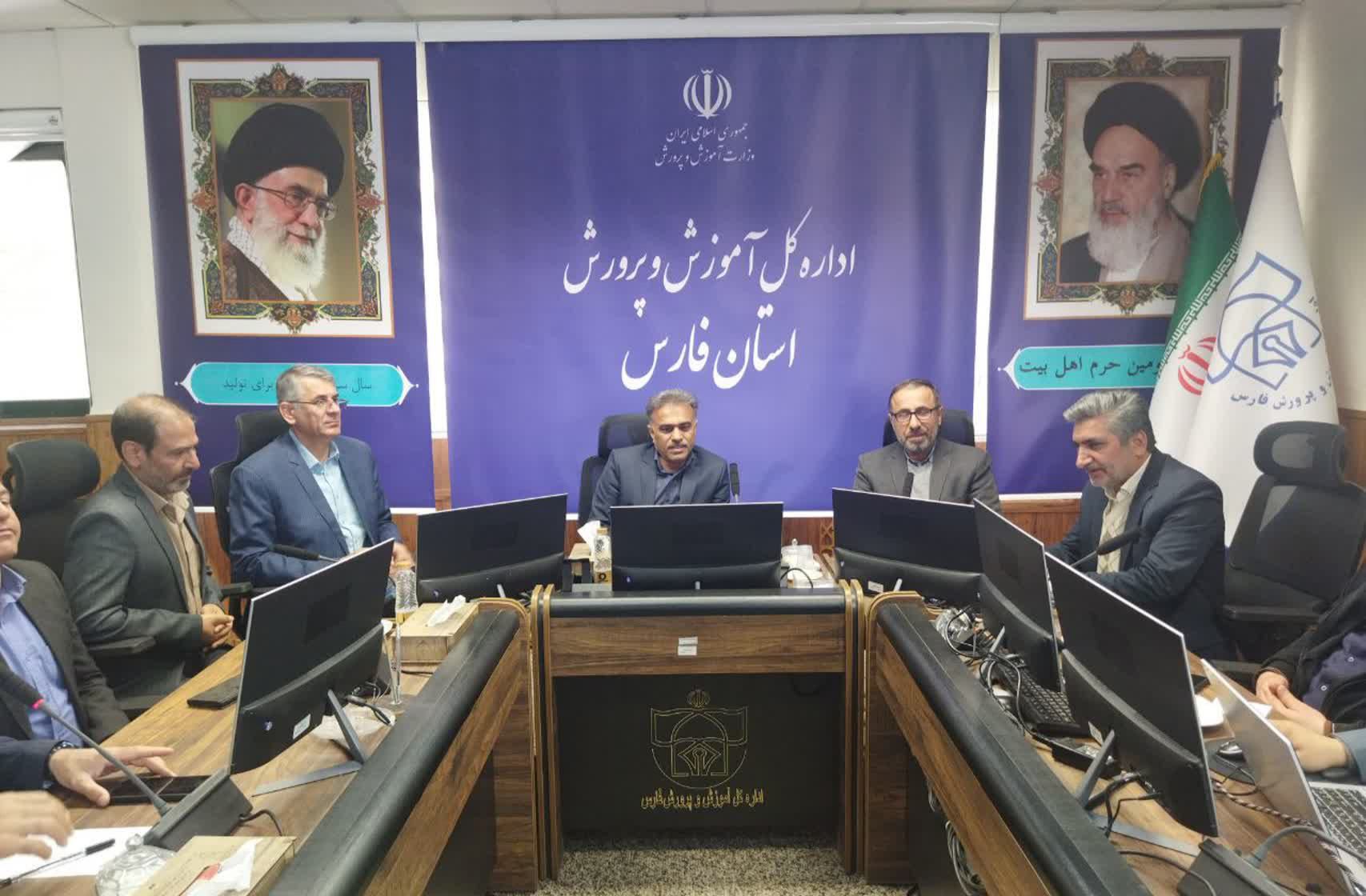 هسته گزینش آموزش وپرورش فارس در بین ۹۰ دستگاه اجرایی کشور برتر شد