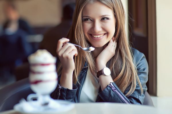 پشت هر هوس غذایی: از میل به شیرینی تا تمایل به شوری، بدن چه کمبودی را فریاد می‌زند؟