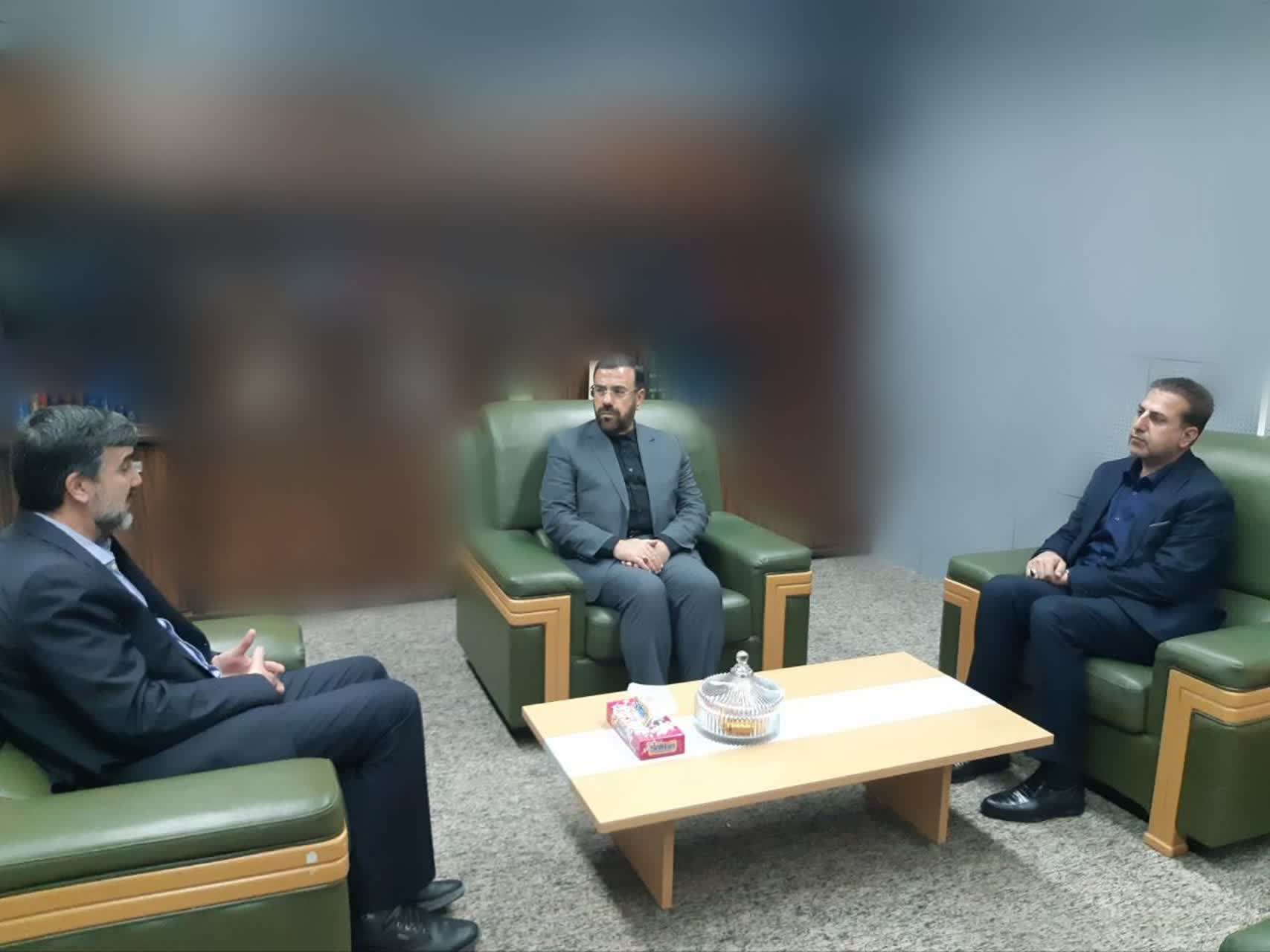 استاندار فارس در دیدار و گفت‌وگو با رئیس سازمان راهداری و حمل و نقل جاده‌ای:حمل و نقل بی‌وقفه کالاهای اساسی به استان از مبادی راهبردی کشور/الحاق ۲۰ دستگاه ماشین‌آلات سنگین جدید به ناوگان راهداری استان