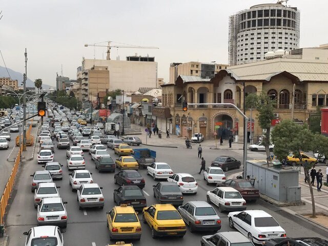 معاون حمل‌ونقل و ترافیک شهرداری شیراز: پنج دستگاه خودروی عملیاتی برای بهبود نظم ترافیکی و کاهش تخلفات به پلیس راهور تحویل داده شد