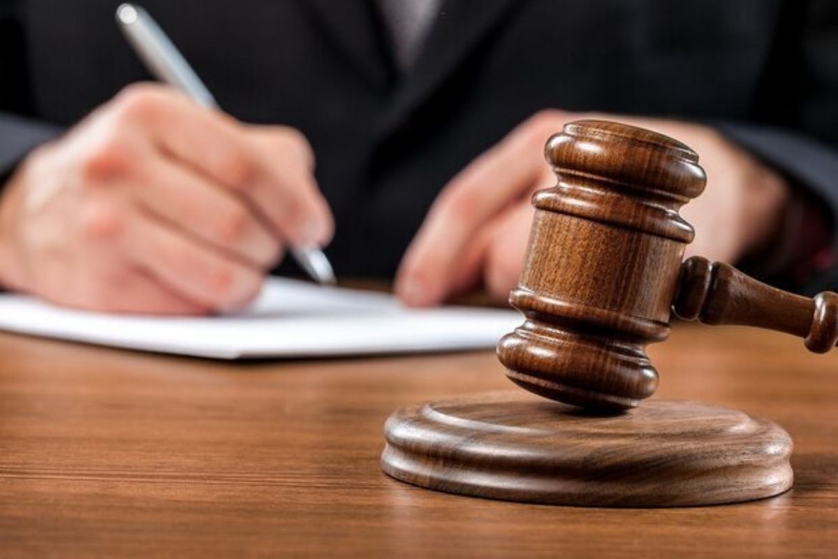 قتل معشوقه زن خیانتکار ؛ شوهر پای میز محاکمه غیابی نشست