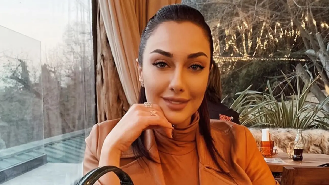 اولین تصویری که صدف طاهریان پس از بازگشت خود به ایران منتشر کرد+بیوگرافی