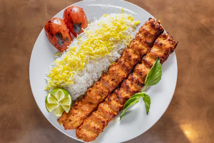 علت نچسبیدن کباب کوبیده مرغ به سیخ چیست؟