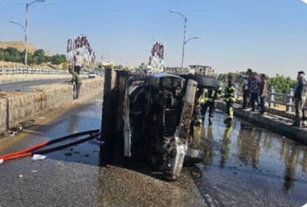 واژگونی و آتش گرفتن نیسان در شیراز با ۶ مصدوم / مسافران در قسمت بار!