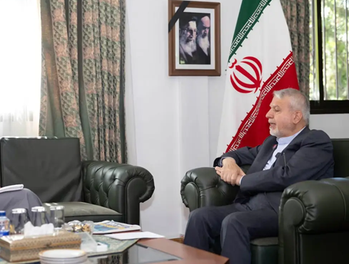 تصویر پوشش متفاوت خبرنگار زن اسپانیایی با وزیر میراث فرهنگی