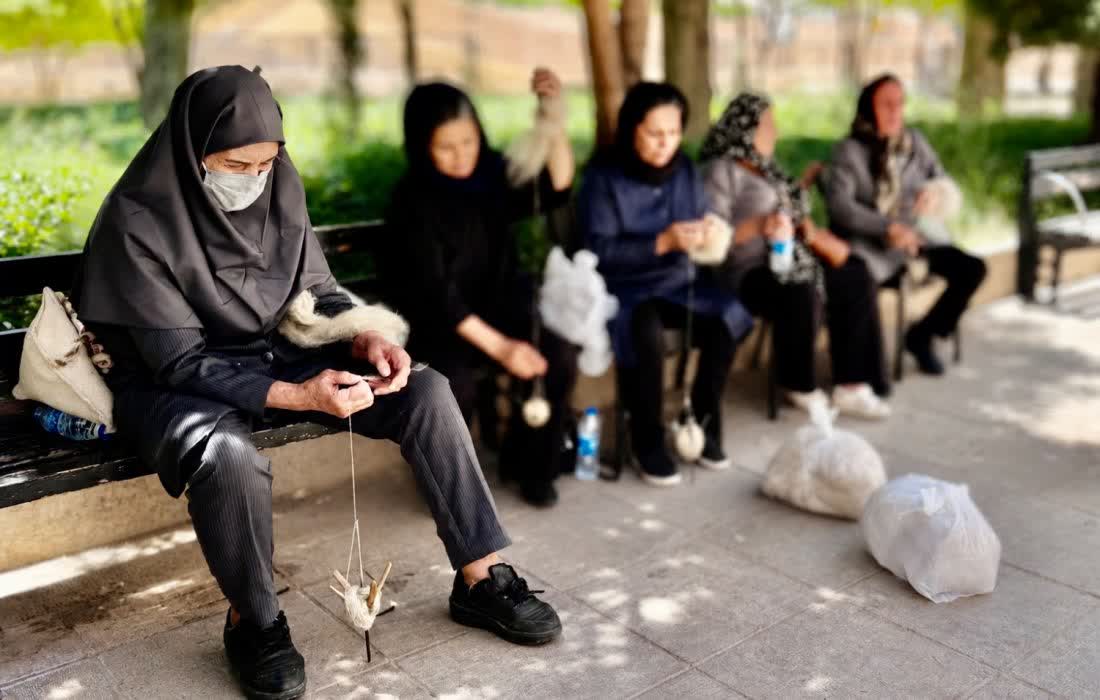 تجلیل از ۵ بانوی نخ‌ریس فارس؛دلبر پولادی اخچلو برگزیده ویژه هیئت داوران شد