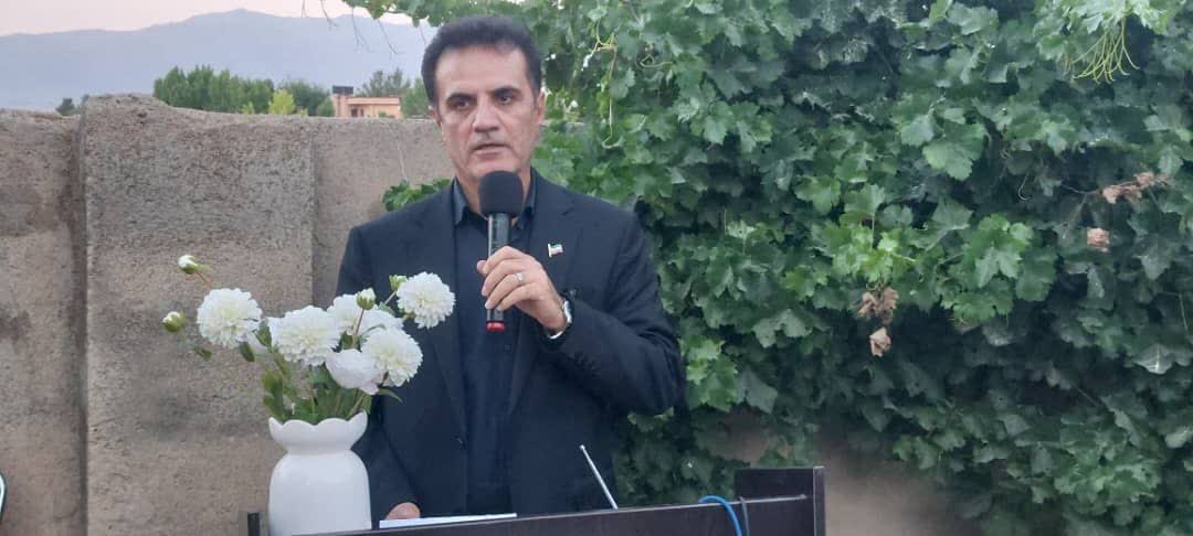تأکید فرماندار شیراز بر وفاق ملی به‌عنوان سرمایه اصلی کشور در دیدار مردمی از خانه‌زنیان