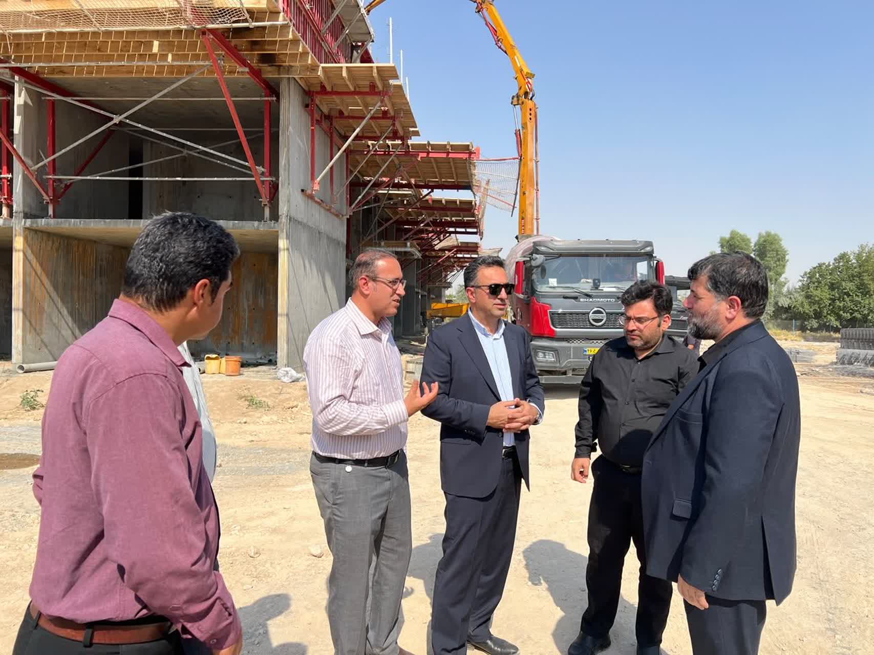 شمارش معکوس برای خانه‌دار شدن ۷۸۰۰ خانواده فارسی در گروی آبرسانی و برق‌رسانی