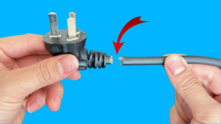 ویدئو | ترفندی ساده برای تعمیر ساده و اصولی دوشاخه برق