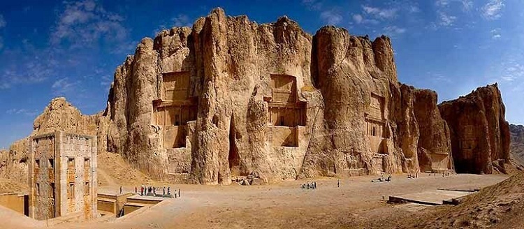 فریاد مدیر نقش رستم از بی‌توجهی وزارت میراث فرهنگی؛ ۲۰ سال تعلل در پرونده‌ نقش رستم !