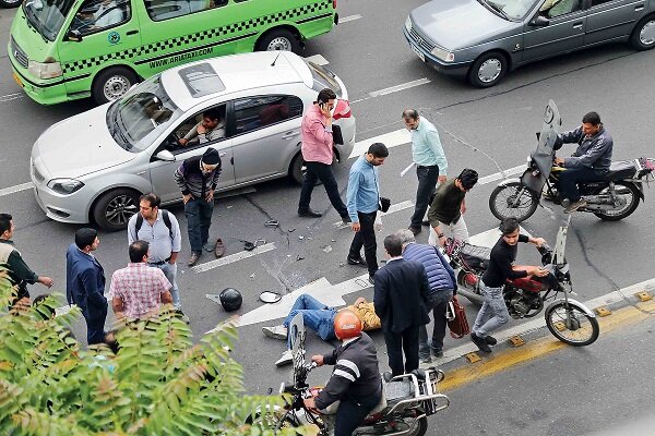 حادثه در خیابان لطفعلی‌خان زند؛ واژگونی موتورسیکلت با ۳ مصدوم